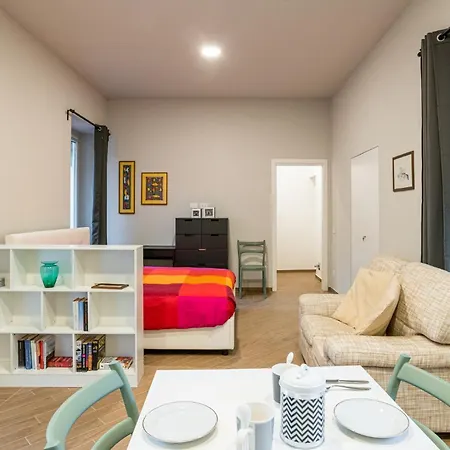 Guesthost - Al Civico 4 - Comfy Studio-flat * Lecco