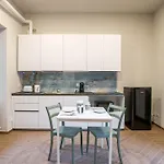 Guesthost - Al Civico 4 - Comfy Studio-flat アパート レッコ