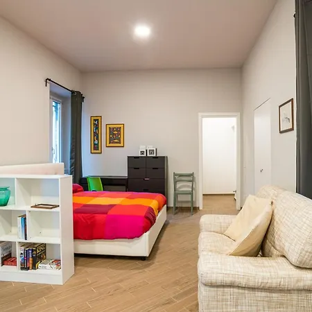 Апартаменты Guesthost - Al Civico 4 - Comfy Studio-flat Лекко