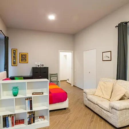 Guesthost - Al Civico 4 - Comfy Studio-flat *