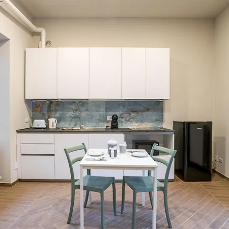 Guesthost - Al Civico 4 - Comfy Studio-flat דירה לקו