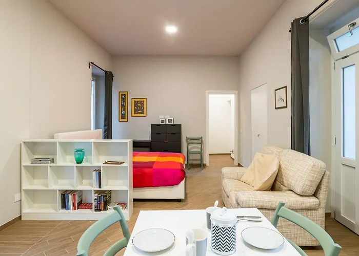 Guesthost - Al Civico 4 - Comfy Studio-flat * Лекко