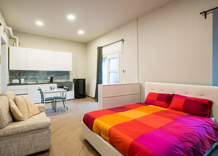 Guesthost - Al Civico 4 - Comfy Studio-flat Apartment Lecco